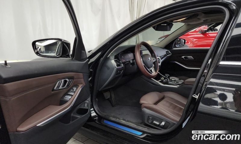 BMW 3-Series i320 Luxury