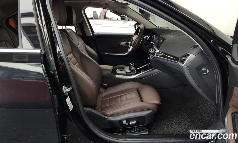 BMW 3-Series i320 Luxury