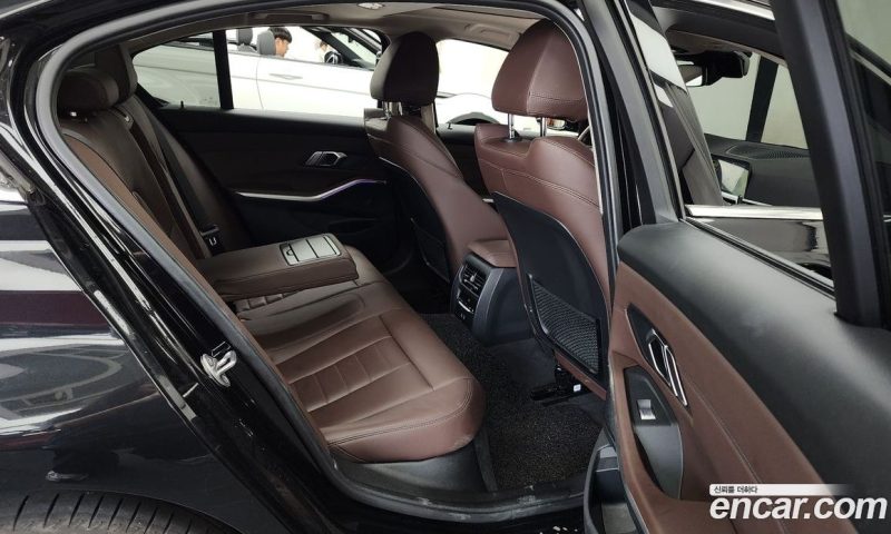 BMW 3-Series i320 Luxury