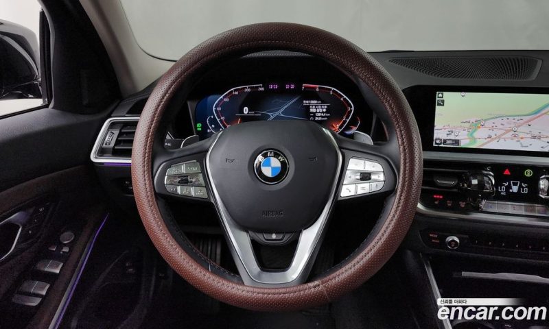 BMW 3-Series i320 Luxury