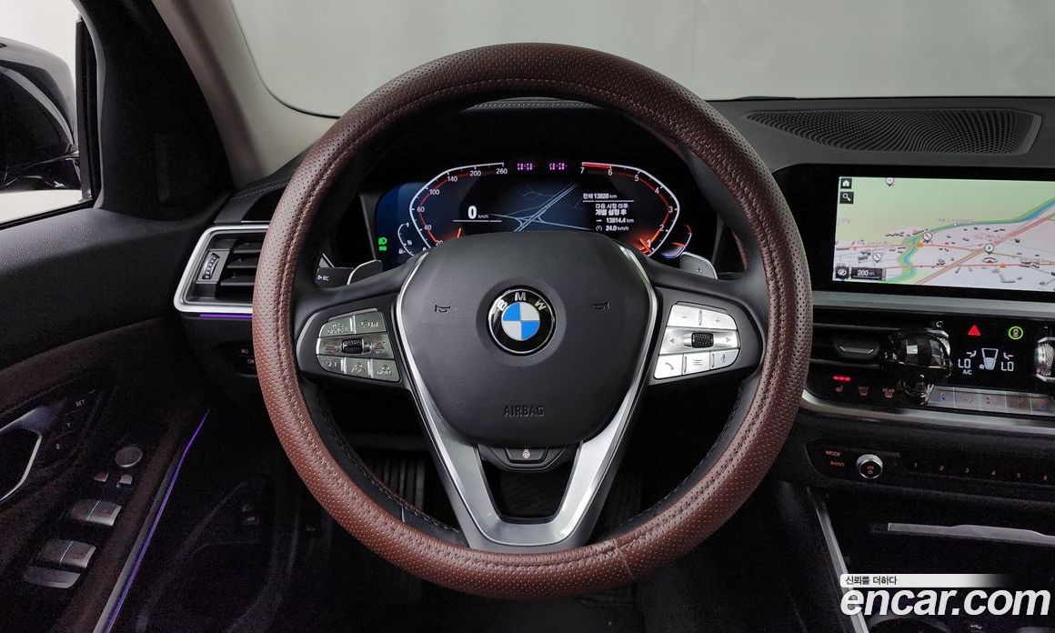BMW 3-Series i320 Luxury