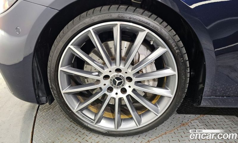 Mercedes Benz E-Class E350 4MATIC AMG Line