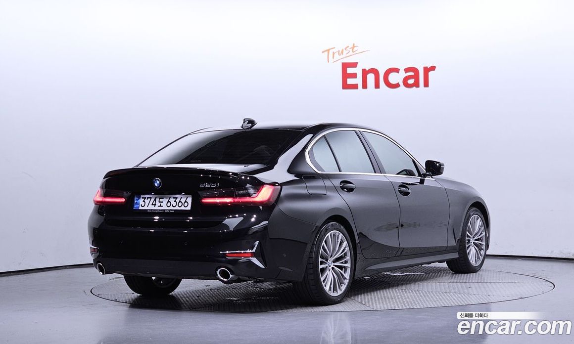 BMW 3-Series i320 Luxury