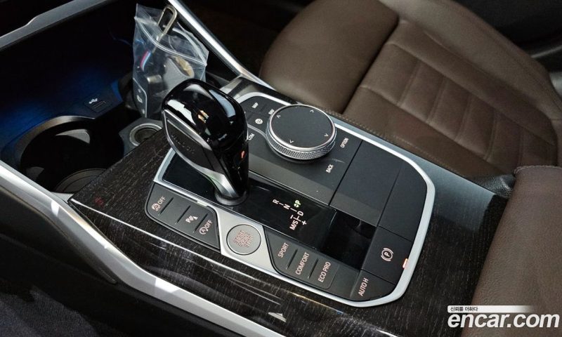 BMW 3-Series i320 Luxury