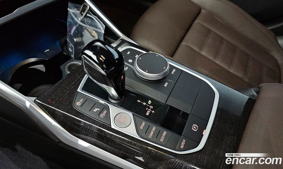 BMW 3-Series i320 Luxury