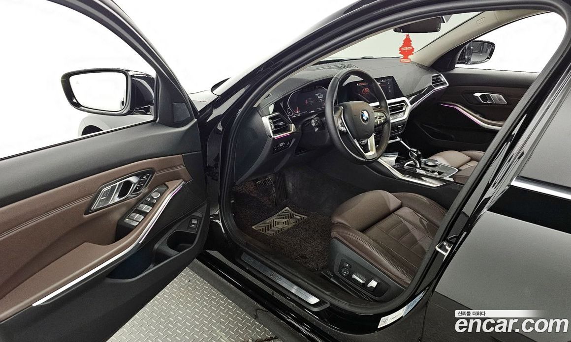 BMW 3-Series i320 Luxury