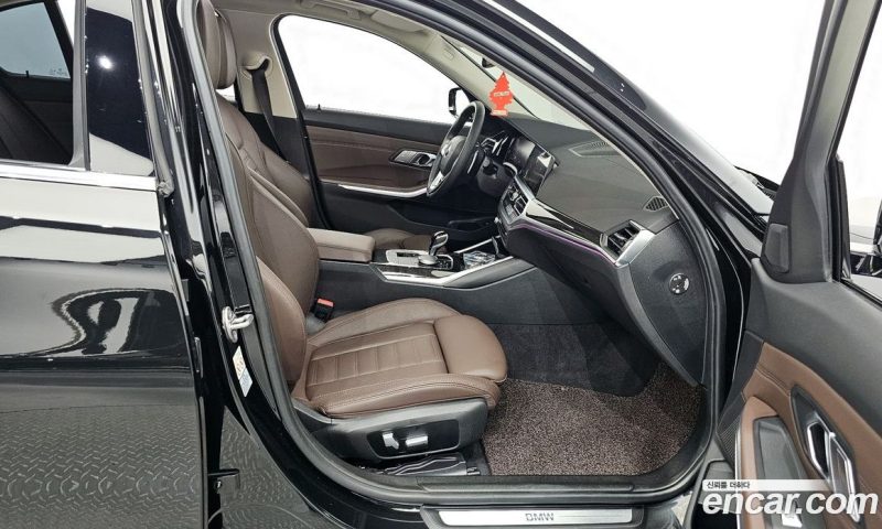 BMW 3-Series i320 Luxury