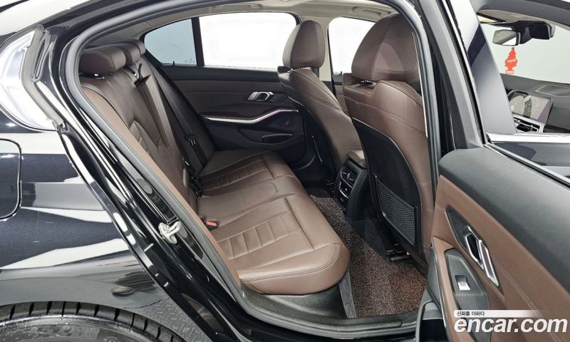 BMW 3-Series i320 Luxury