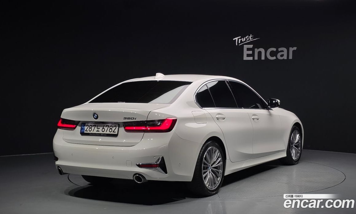 BMW 3-Series i320 Luxury