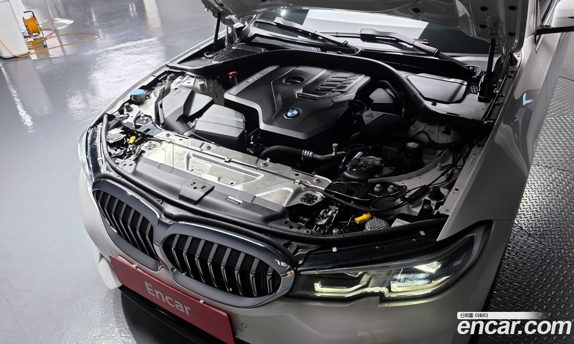 BMW 3-Series i320 Luxury