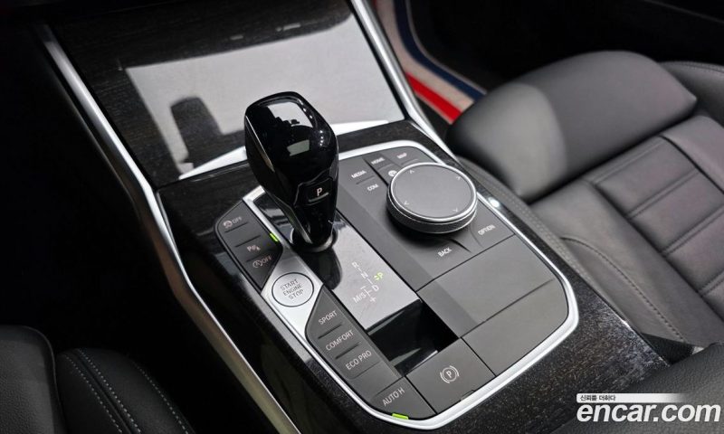 BMW 3-Series i320 Luxury