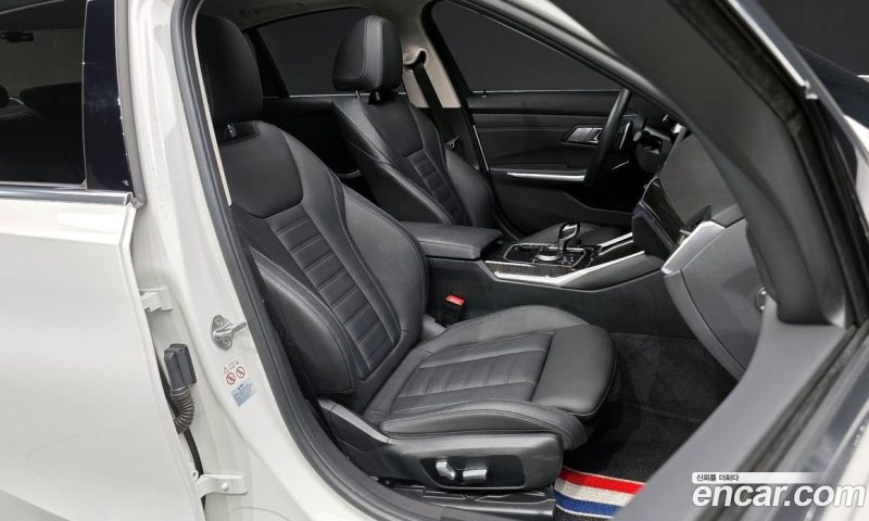 BMW 3-Series i320 Luxury